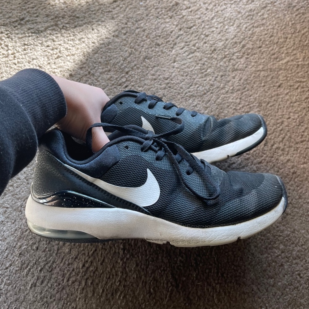 Nike Air Max Siren Women’s size 7